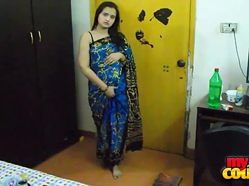 Sonia in sexy blue sari exposing her juicy big boobs