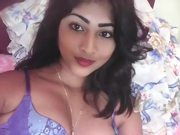 Kaveri Desi Babe Showing Her Virgin Pussy